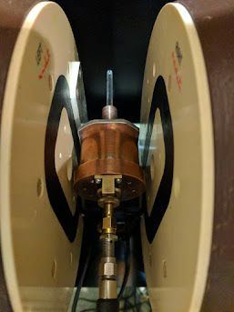 A resonator assembly mounted between the pole pieces of an electromagnet